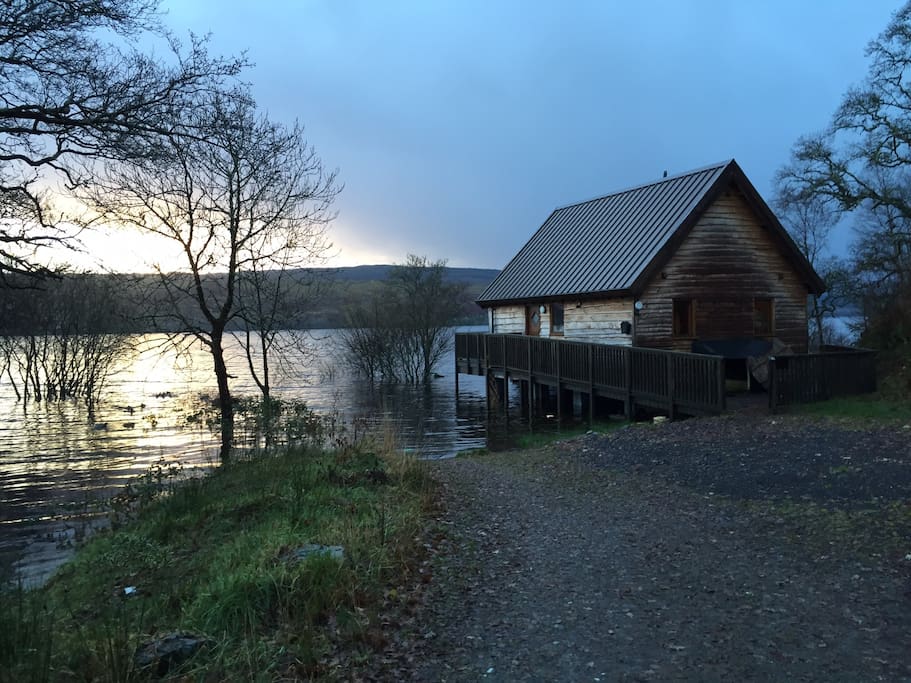 lochside log cabin with hot tub