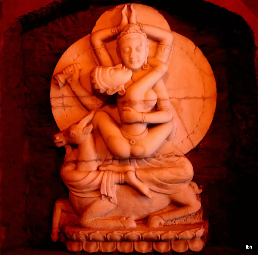 后两张是印度佛教欢喜佛的雕像,内容还是很丰富的.