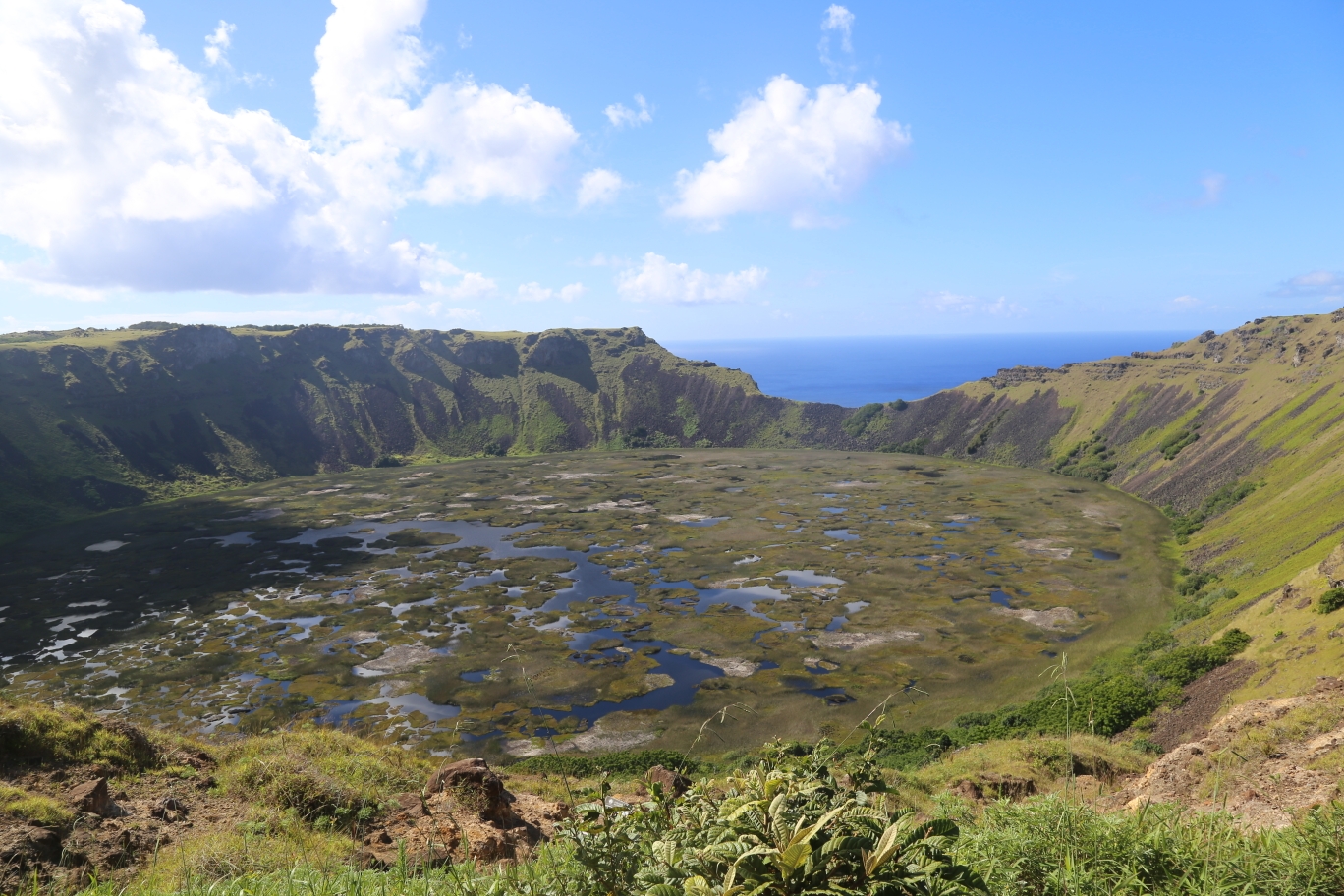 平静醇美的一复活节岛的拉诺考火山口