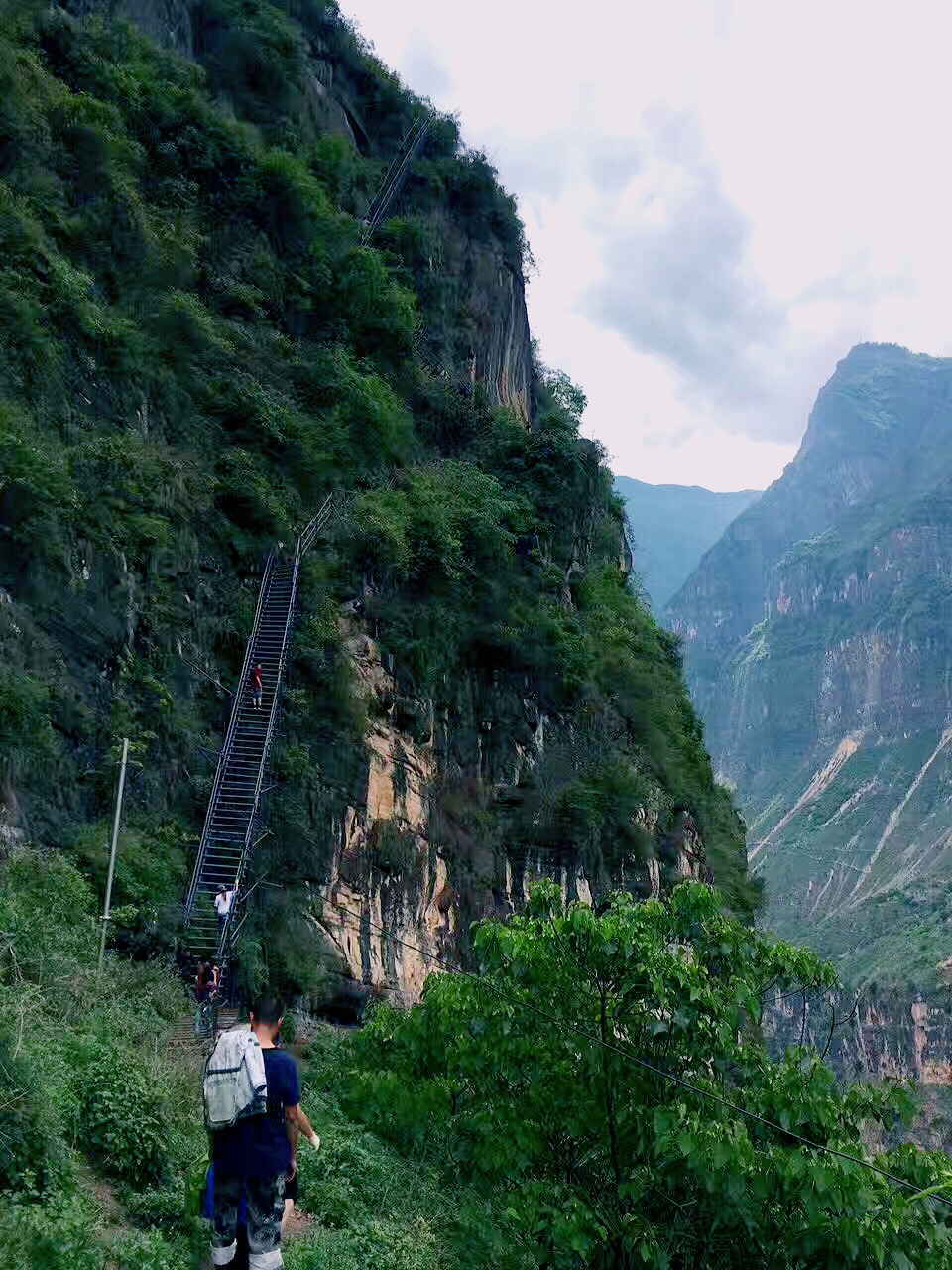 酷酷的,在大凉山的天梯上写个生.,凉山旅游攻略 - 马