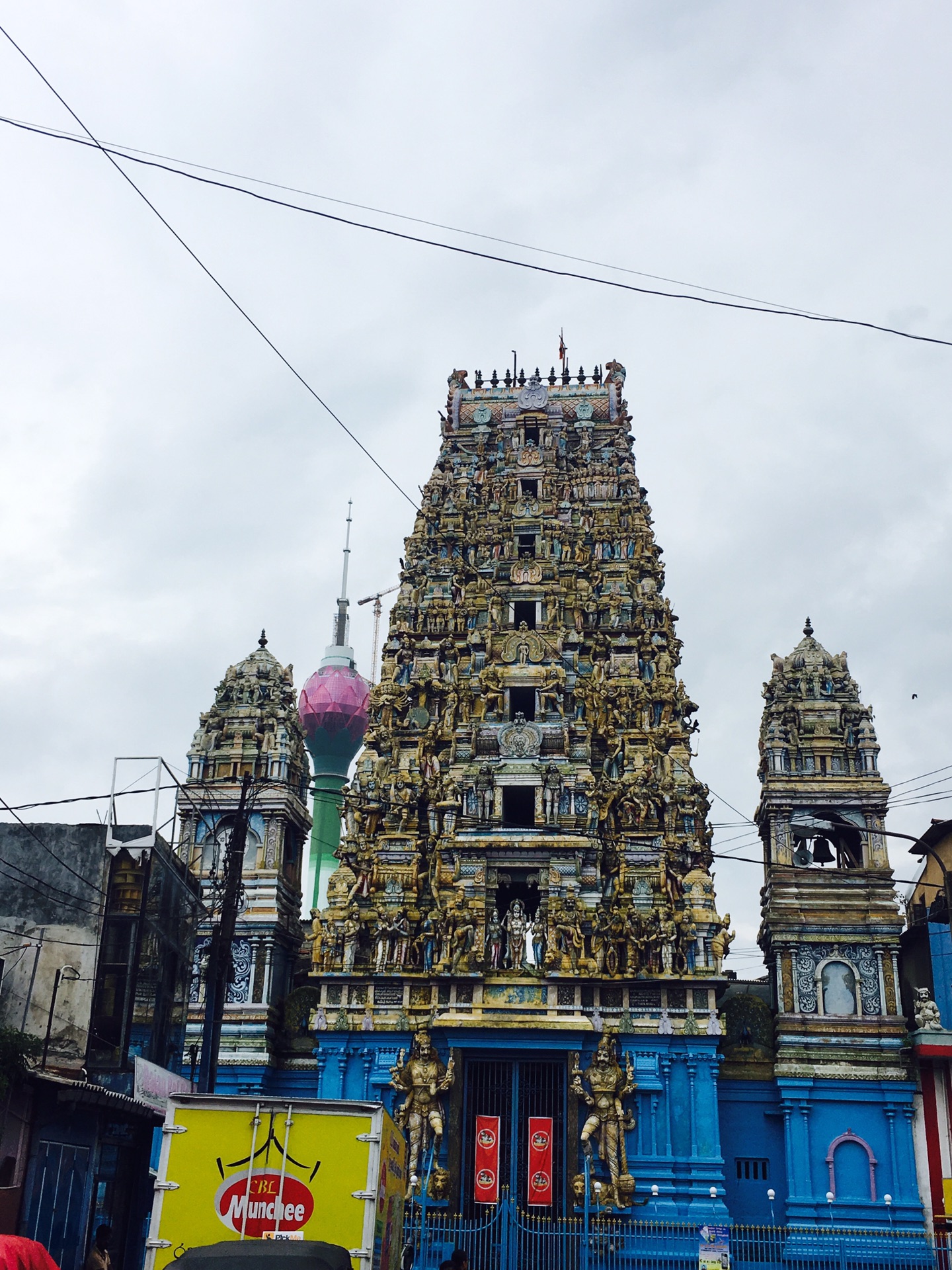 水上庙……印度教庙宇,伊斯兰教寺院,基督教教堂在科伦坡交相辉映,多