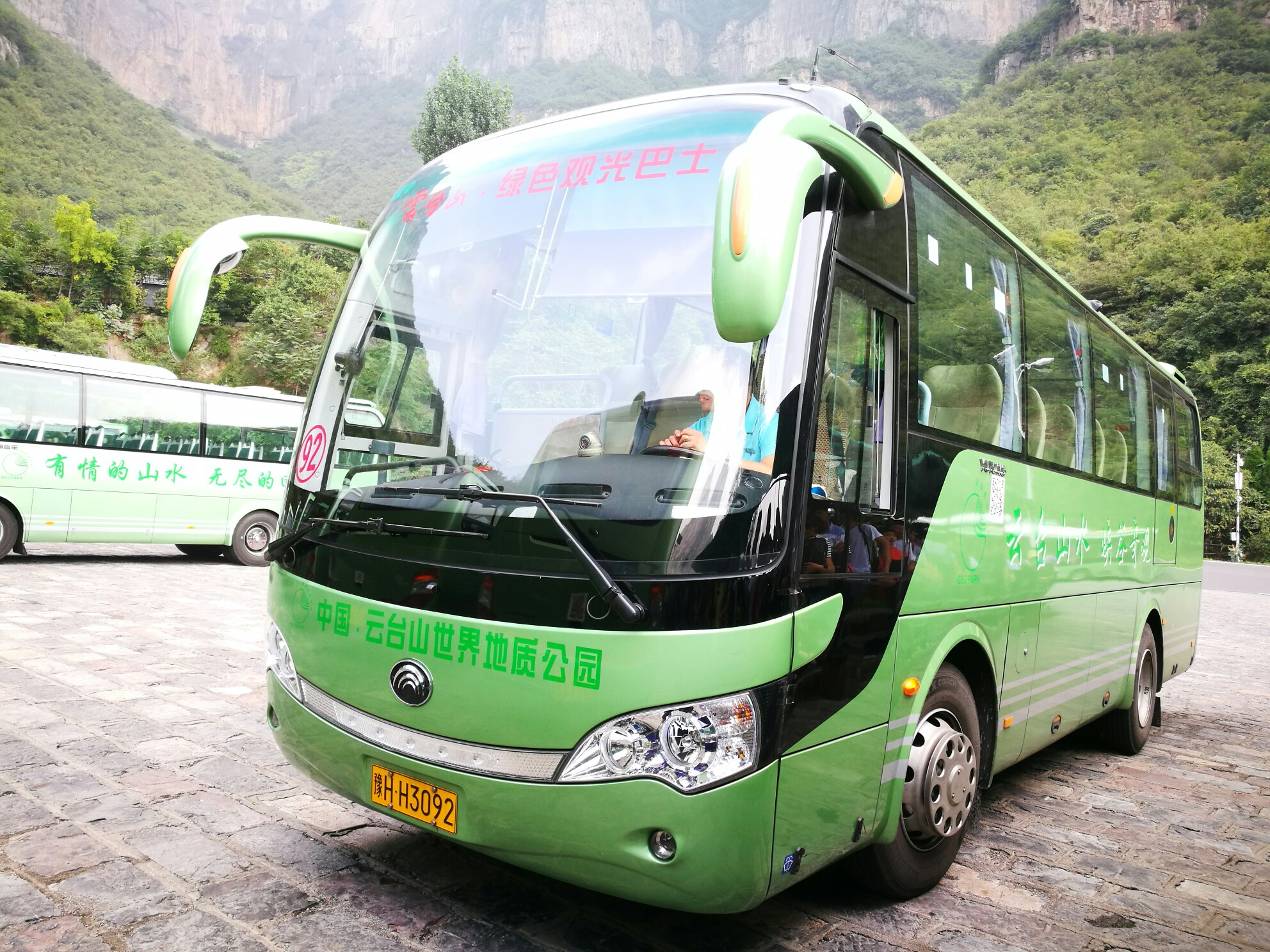 云台山门票旺季150元,景区游览车60元,景区门票包括红石峡泉瀑峡潭瀑