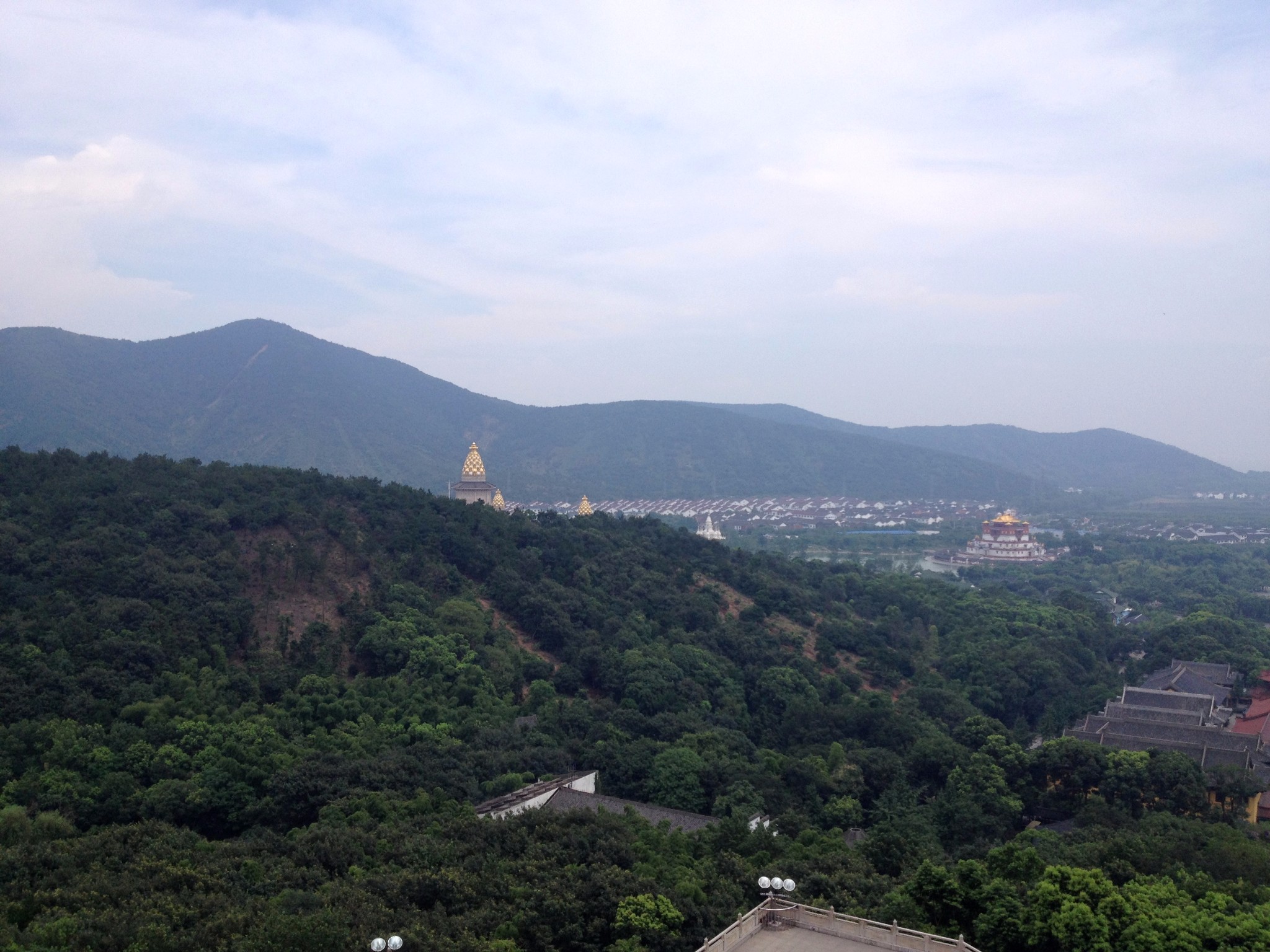 【网上转载】灵山胜境地处秀丽的无锡马山,北倚灵山,南面太湖,将源