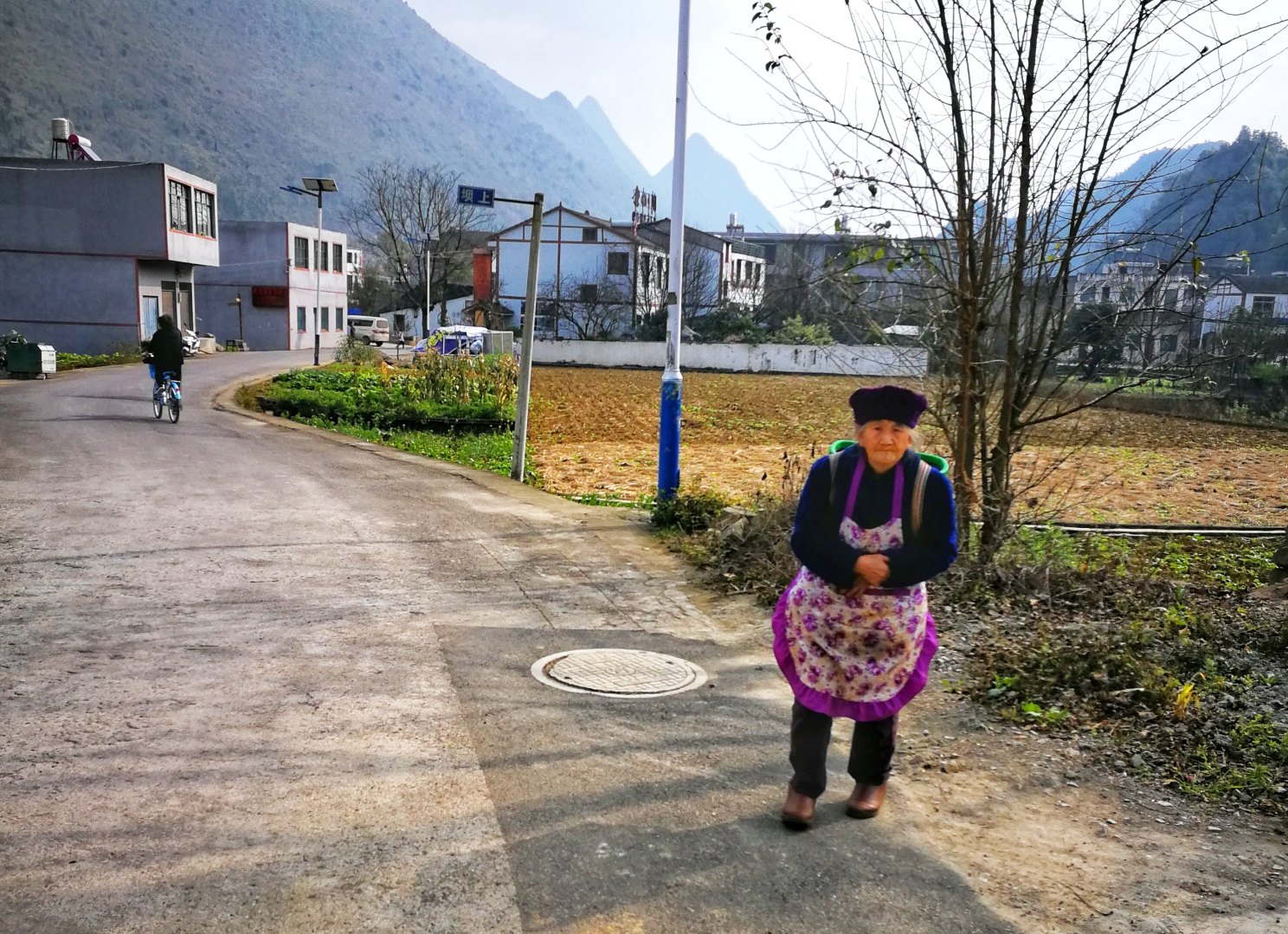 布依族有多少人口_预测要爆 罗平布依族 三月三 泼水节,动真格了(2)