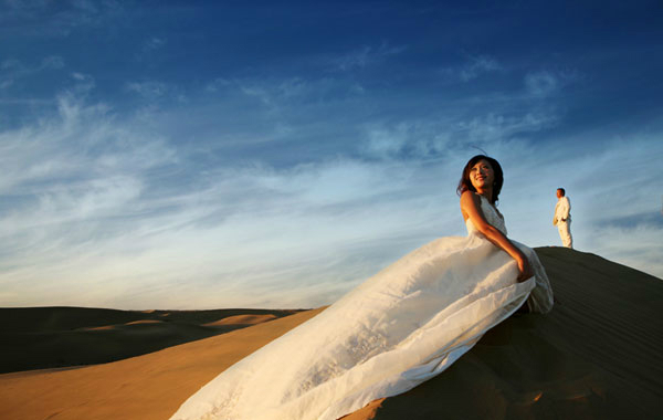 额济纳婚纱照_额济纳胡杨林婚纱照(3)