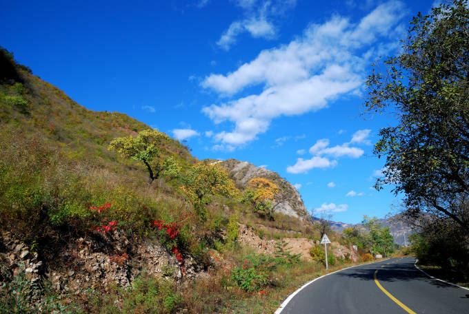 公路风景拍摄 wKgB3FEDmtuAEkoKAAztUojWm7476.jpeg?imageView2%2F2%2Fw%2F680%2Fh%2F600%2Fq%2F90%7Cimageslim