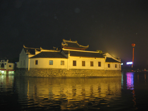浔阳是现在的哪里 wKgB3FDDUVyAZFnOAAyW2Dc6nE857.jpeg?imageView2%2F2%2Fw%2F600%2Fh%2F600%2Fq%2F90