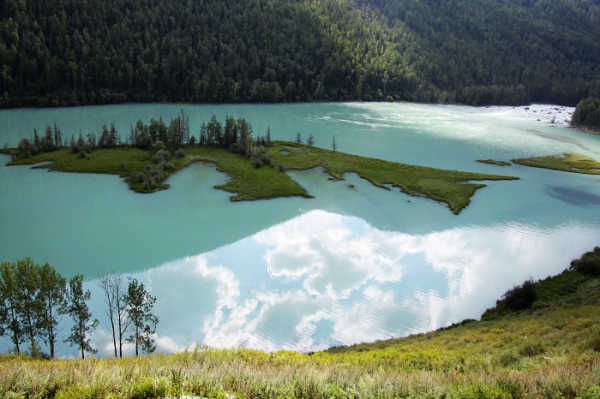喀纳斯湖图片春夏秋冬 wKgB21Af0zS7ZVCJAAjuAQVVTM093.jpeg?imageView2%2F2%2Fw%2F600%2Fq%2F50