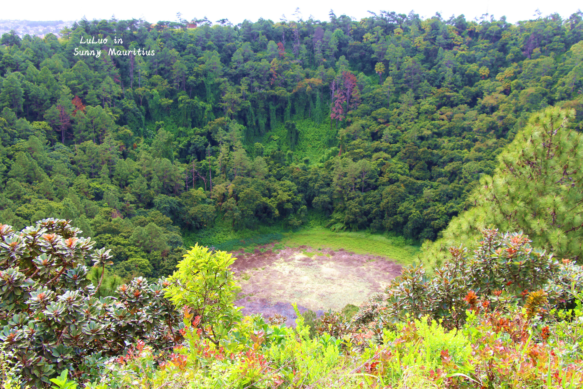 旅游景点 非洲地区景点 毛里求斯旅游景点  鹿洞火山是毛岛的一座休眠