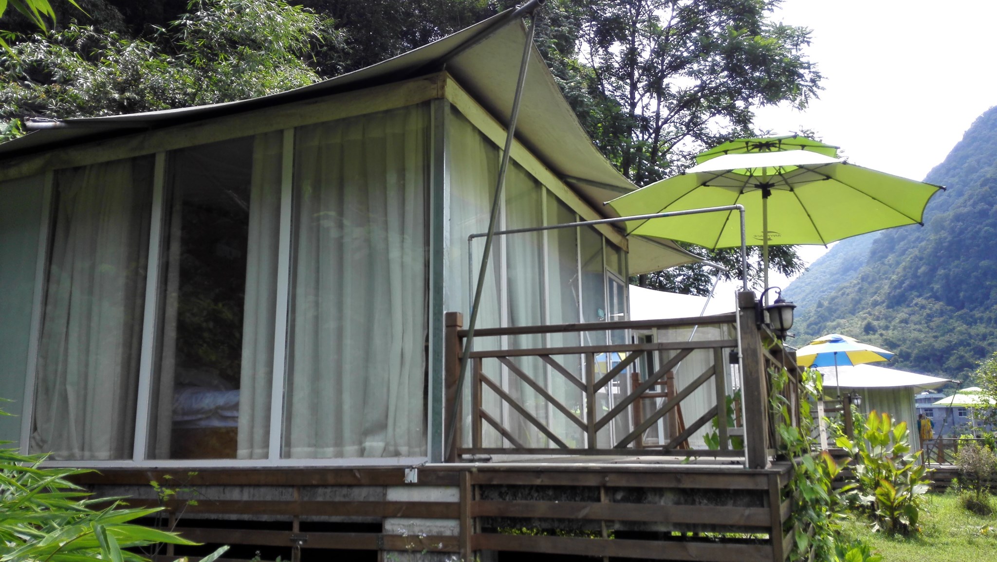 青山红房绿水猜成语_青山绿水图片