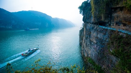 西陵峡风景区由三游洞,世外桃源,三峡猴溪,快乐谷四个景区组成.