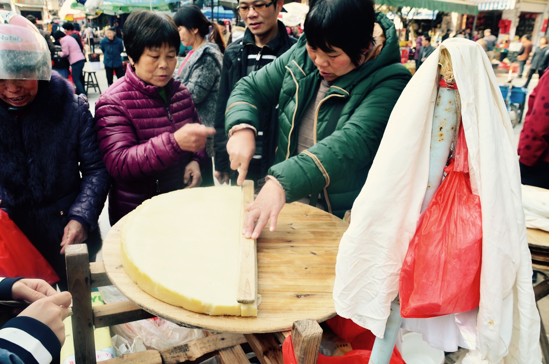 摆摊卖内衣_摆摊卖花图片