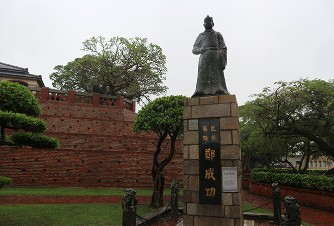 郑成功原名郑森(1624—1662,福建南安石井人,其父郑芝龙是活跃于中国