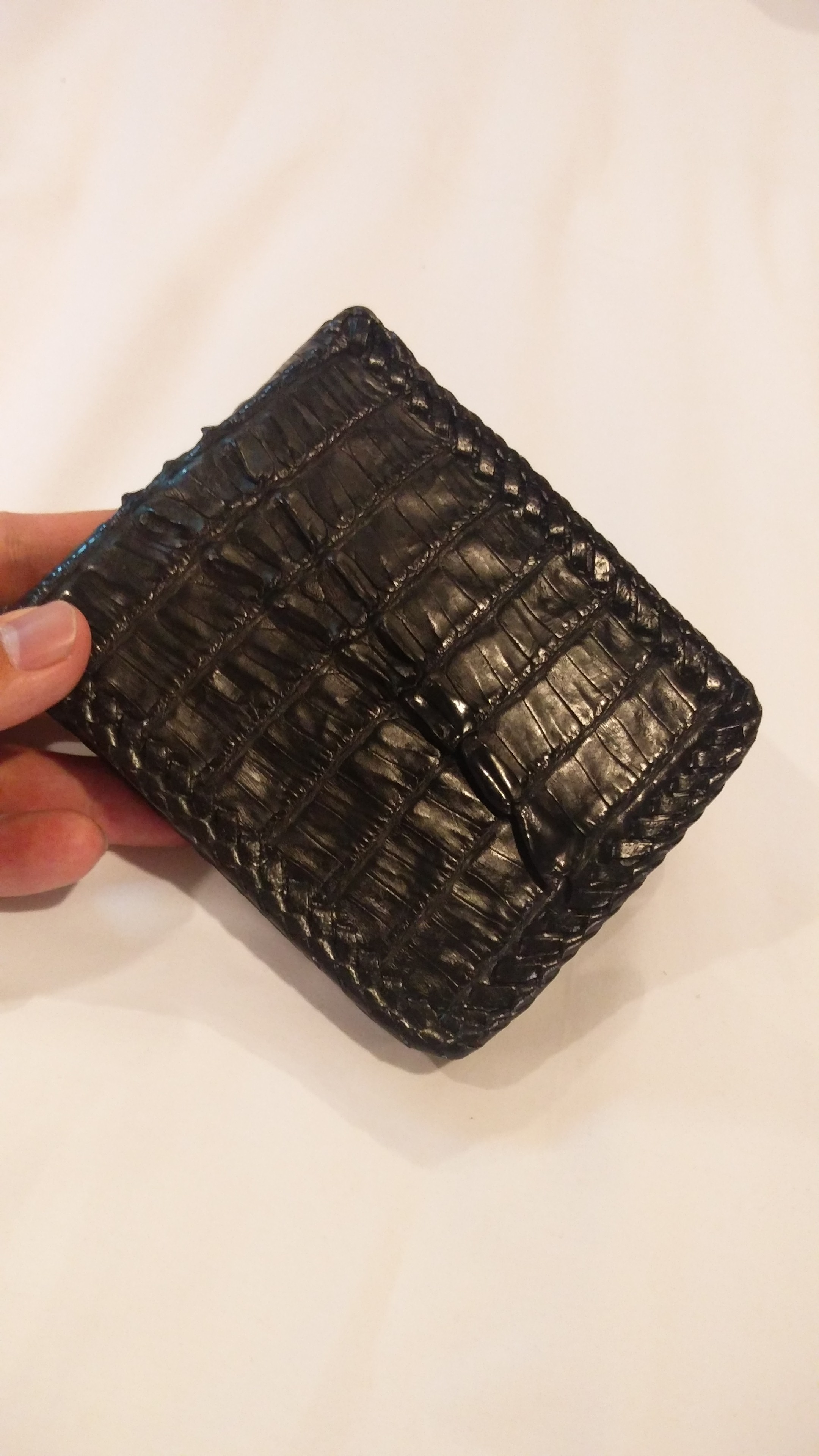 清迈买的鳄鱼皮包能带回国吗?海关会查吗?