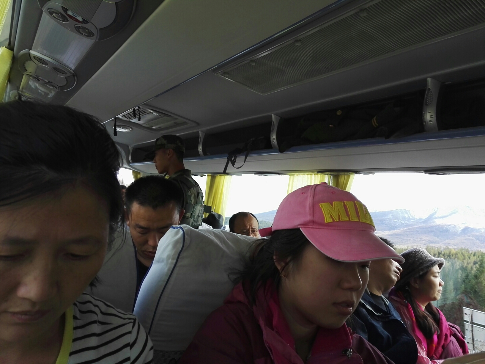 广西到乌鲁木齐怎么搭飞机_乌鲁木齐航空飞机图片