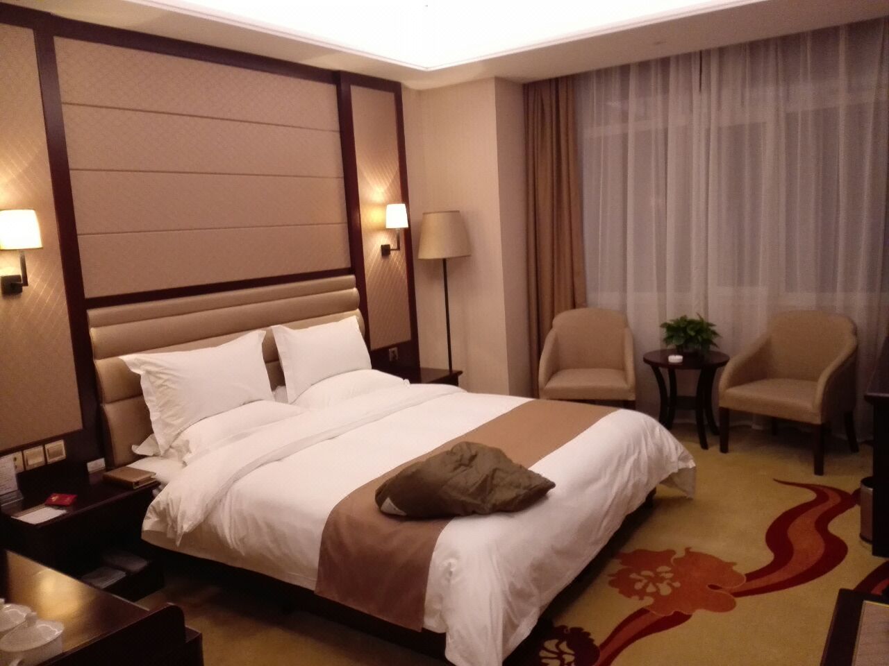 宜采凯旋酒店(西宁火车站中惠万达广场店)